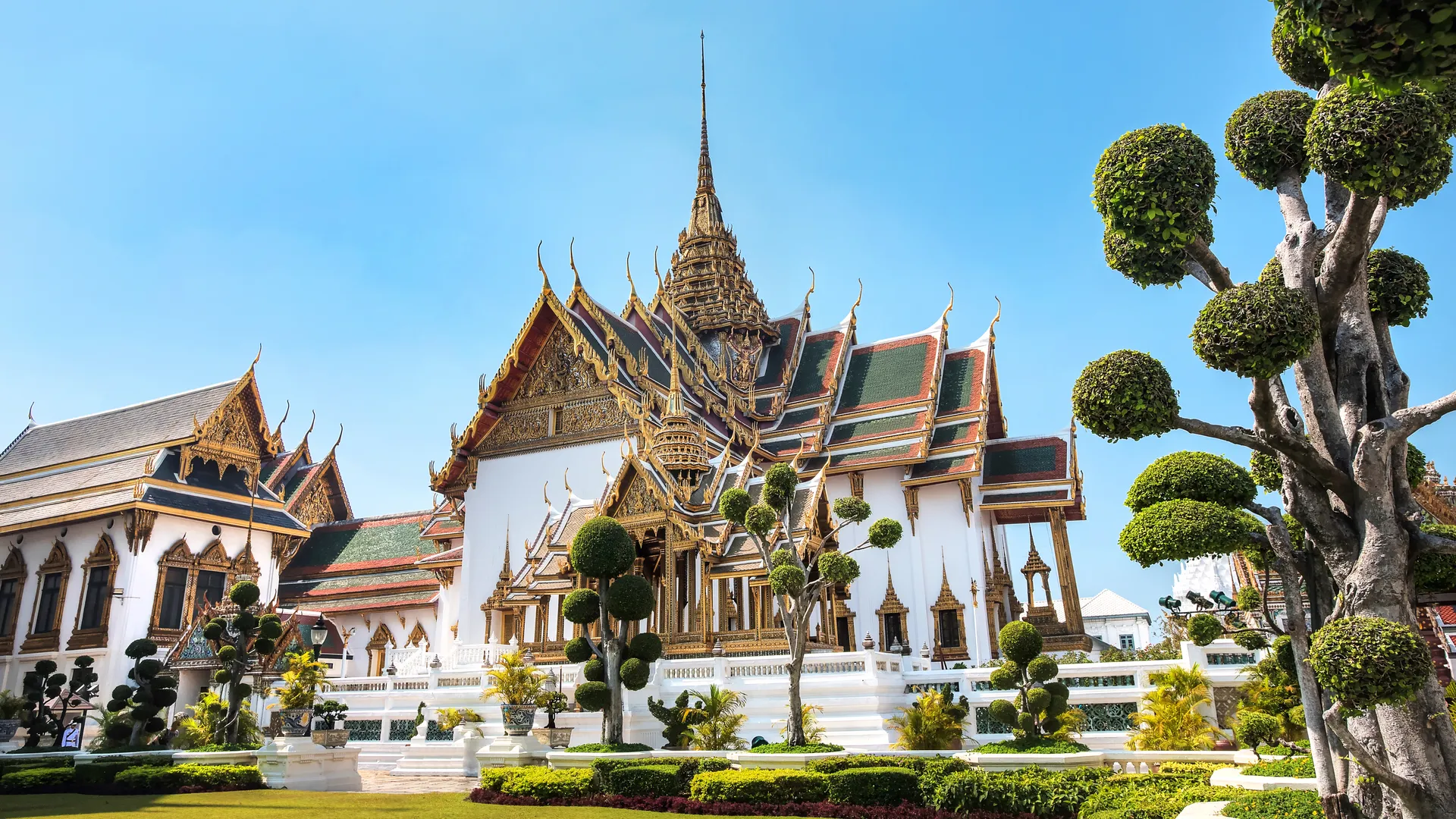 Discovering the Grand Palace: A Step-by-Step Guide from The Yard